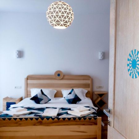 Conacul Olarilor Bed and Breakfast Baia de Fier Buitenkant foto