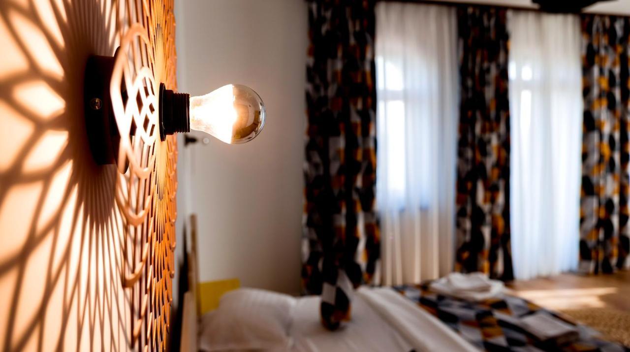 Conacul Olarilor Bed and Breakfast Baia de Fier Buitenkant foto