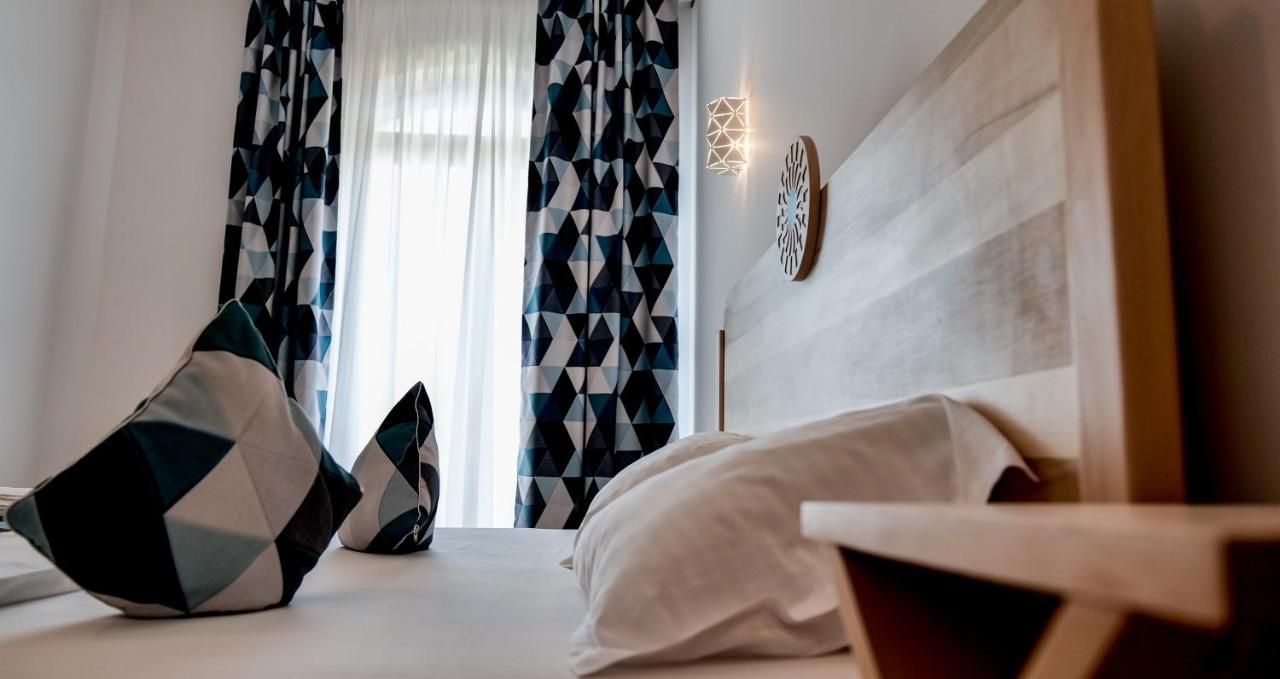 Conacul Olarilor Bed and Breakfast Baia de Fier Buitenkant foto