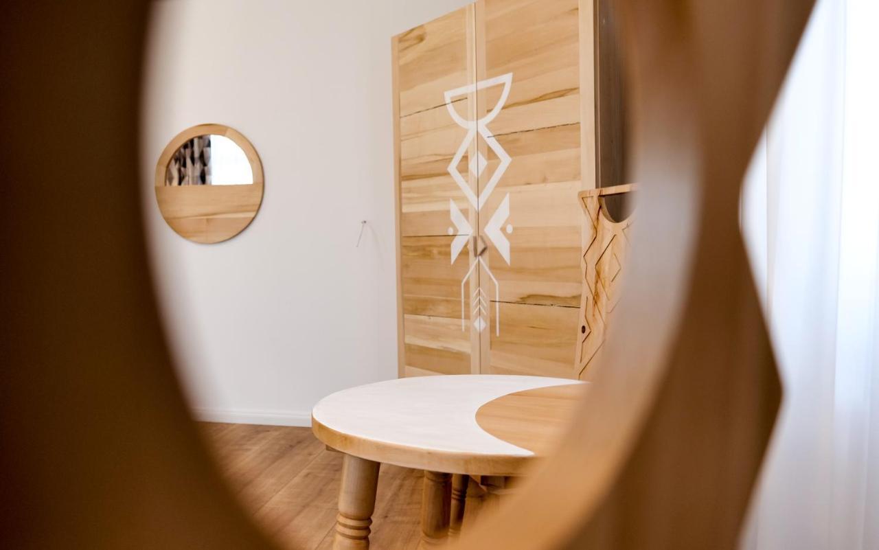 Conacul Olarilor Bed and Breakfast Baia de Fier Buitenkant foto