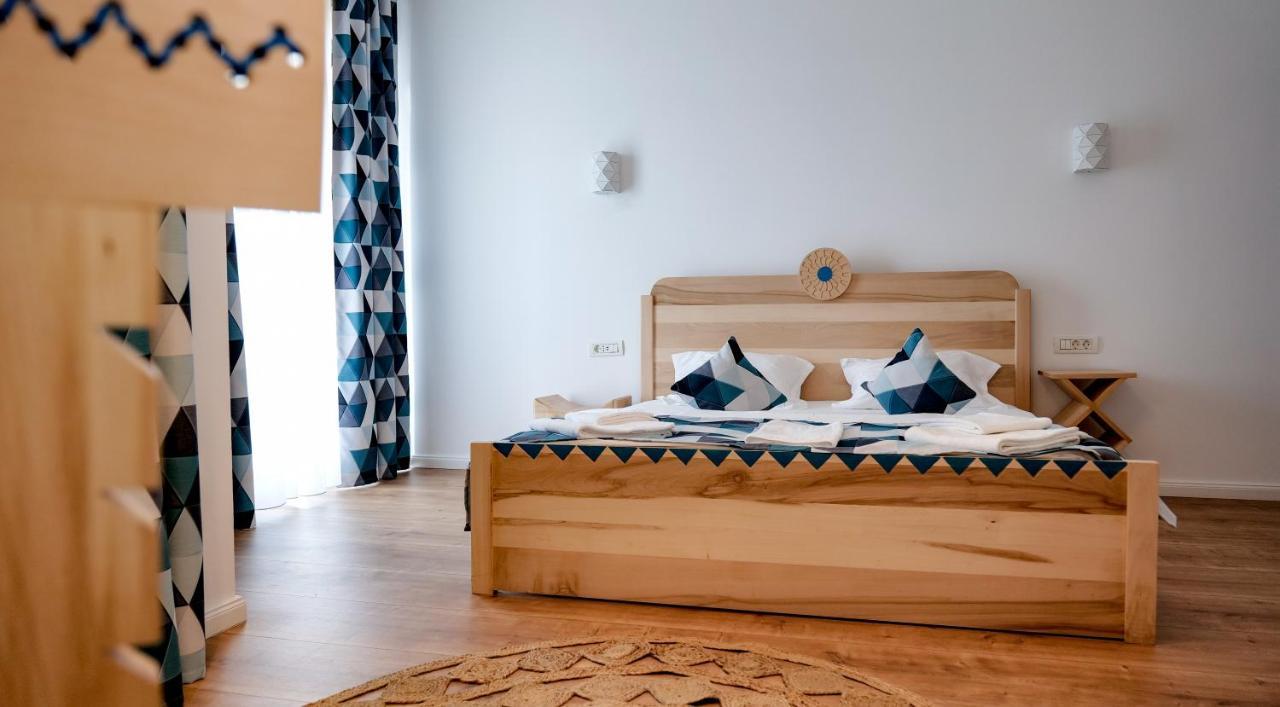 Conacul Olarilor Bed and Breakfast Baia de Fier Buitenkant foto
