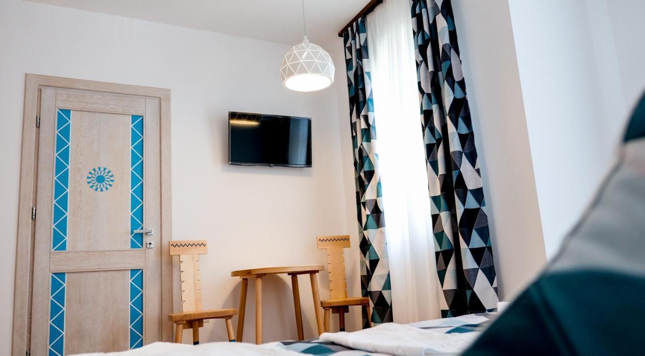 Conacul Olarilor Bed and Breakfast Baia de Fier Buitenkant foto