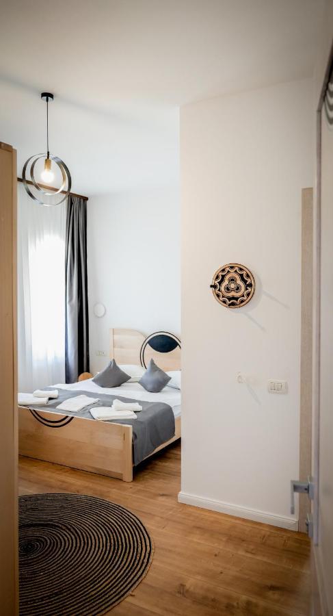 Conacul Olarilor Bed and Breakfast Baia de Fier Buitenkant foto