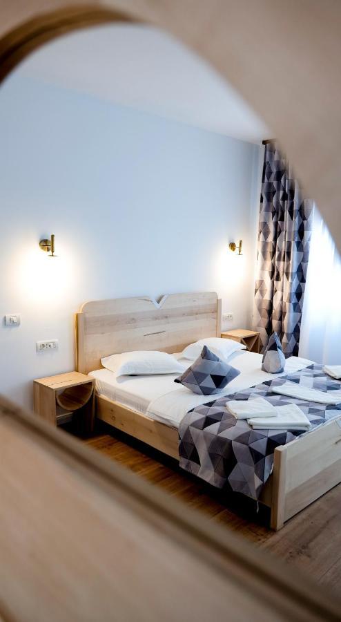 Conacul Olarilor Bed and Breakfast Baia de Fier Buitenkant foto