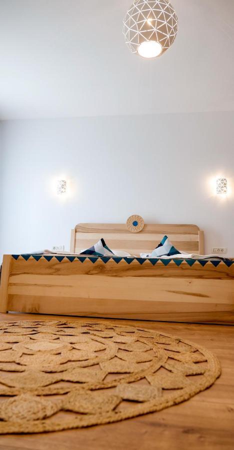Conacul Olarilor Bed and Breakfast Baia de Fier Buitenkant foto
