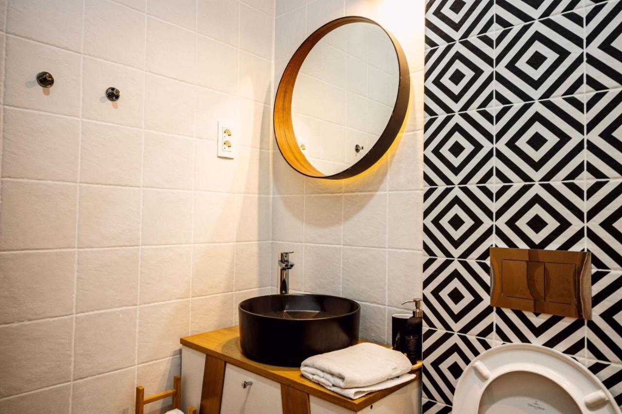 Conacul Olarilor Bed and Breakfast Baia de Fier Buitenkant foto