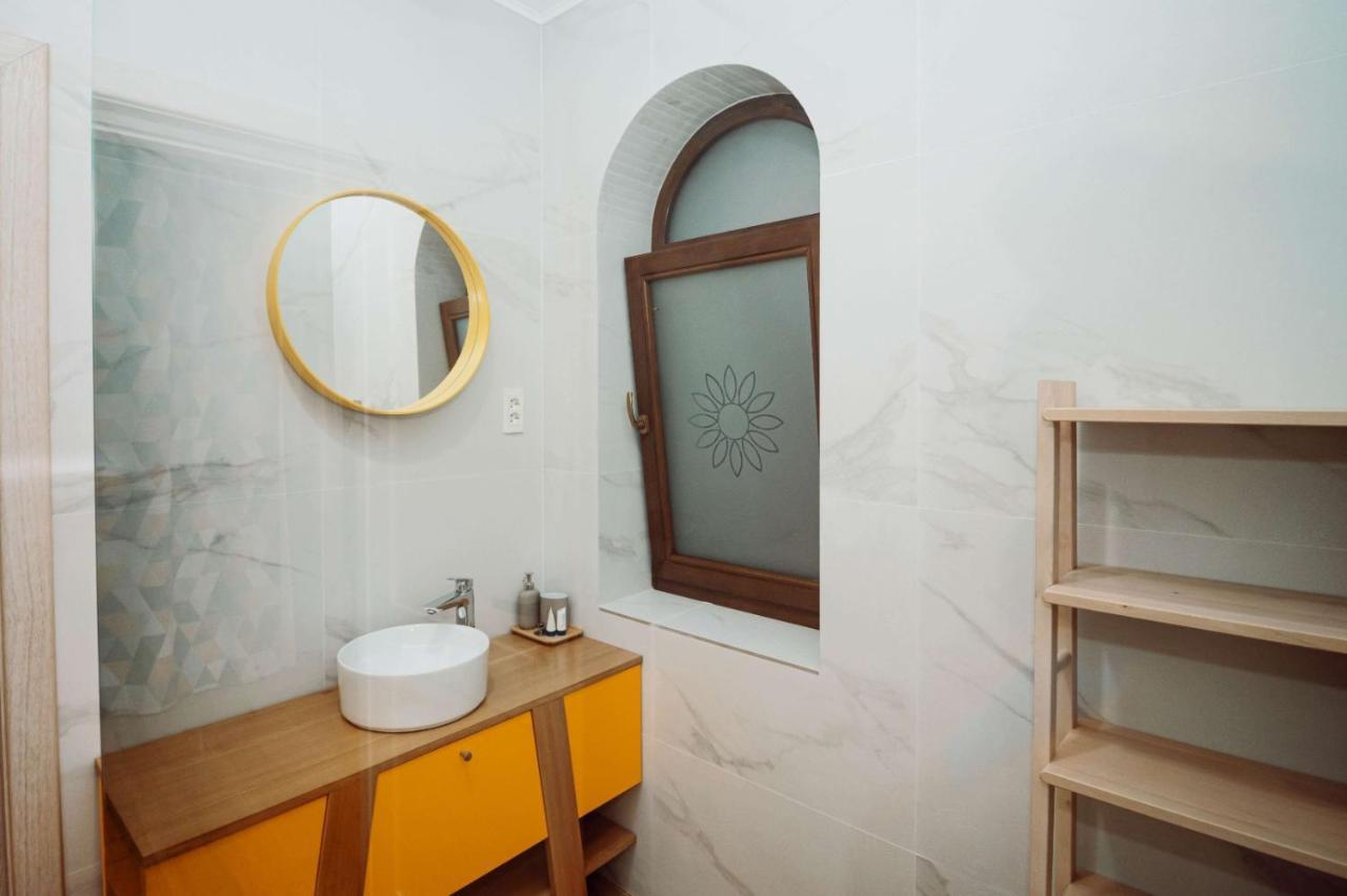 Conacul Olarilor Bed and Breakfast Baia de Fier Buitenkant foto