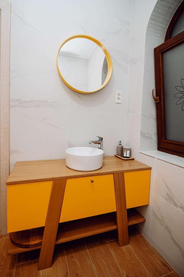 Conacul Olarilor Bed and Breakfast Baia de Fier Buitenkant foto