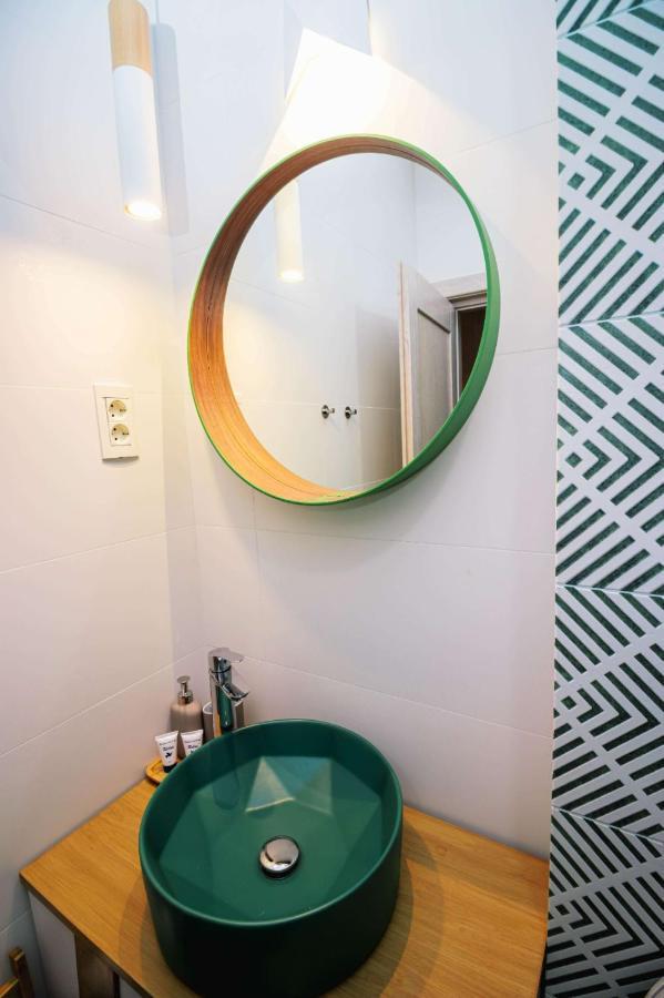 Conacul Olarilor Bed and Breakfast Baia de Fier Buitenkant foto
