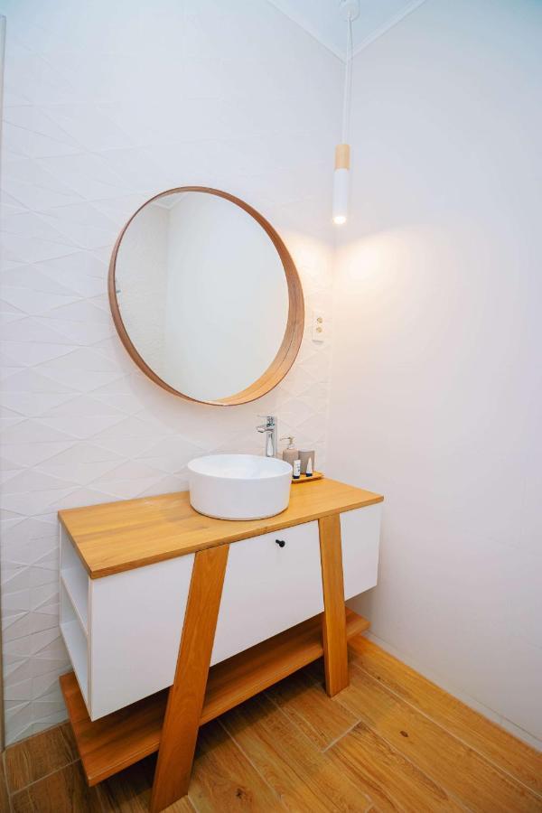Conacul Olarilor Bed and Breakfast Baia de Fier Buitenkant foto